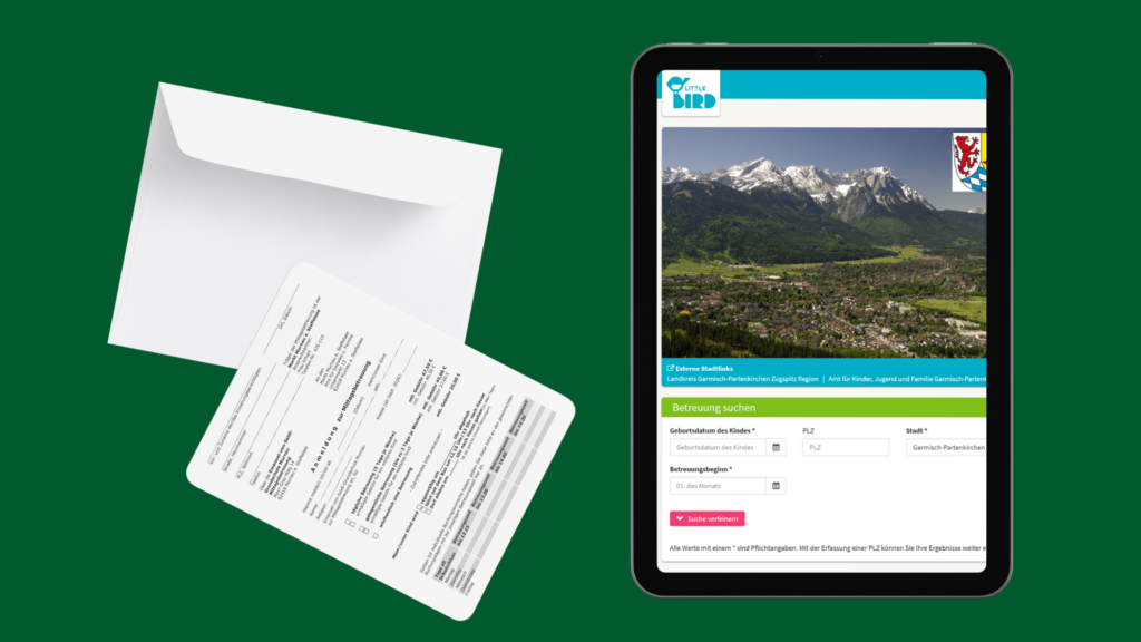 ein Briefumschlag und ein Tablett auf grünem Hintergrund