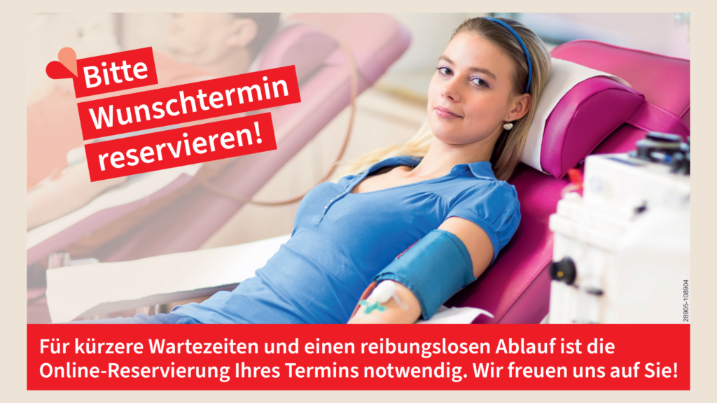 Eine junge Frau liegt auf einer Liege spendet Blut.