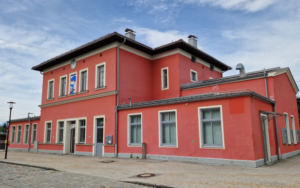 Murnauer Bahnhof - ein rotes Gebäude