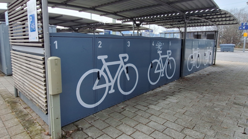 Fahrradabstellboxen am Bahnhof Murnau