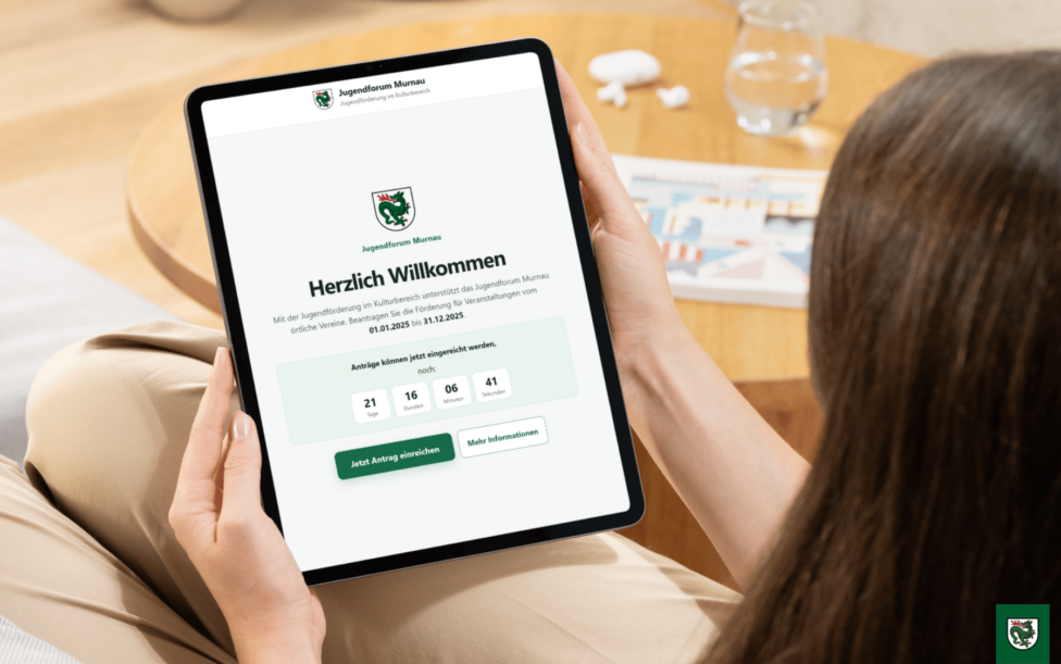 Blick auf ein Tablet, dass die Anmeldemaske für die Anträge zeigt