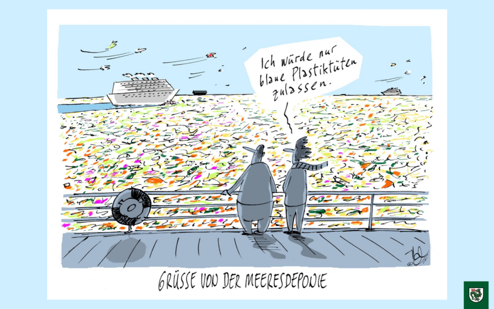 Karikaturausstellung Glänzende Aussichten im Landratsamt Garmisch-Partenkirchen. Zwei gezeichnete Personen stehen auf einem Kreuzfahrtschiff und schauen aufs Meer voller Plastiktüten. ©Bischöfliches Hilfswerk Misereor e. V.